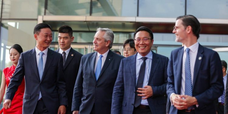 Alberto Fernández en China: reunión con empresarios por ferrocarriles y conectividad digital