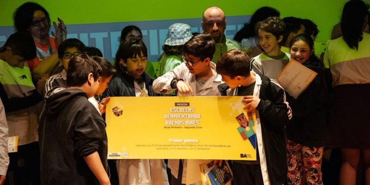 Alumnos porteños diseñaron la Ciudad en Minecraft