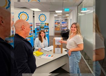 Avanza la votación de los argentinos en el exterior