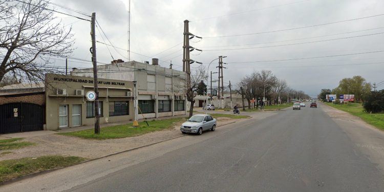 Balearon la sede municipal de una ciudad cerca de Rosario y sospechan de un ataque narco