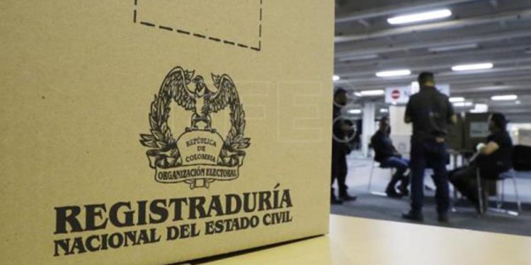 Colombia elige gobernadores y alcaldes, en comicios que dibujarán un nuevo mapa político