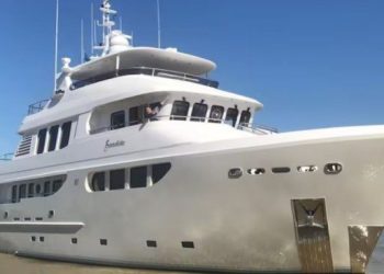 Cómo es el lujoso yate con el que Martín Insaurralde se paseó en Marbella junto a Sofía Clerici