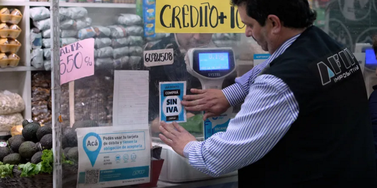 Compre sin IVA: Massa anunció que los trabajadores informales también acceden al beneficio