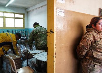 Continúa el operativo de distribución de urnas y material electoral en todo el país