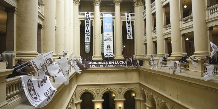 Continúa el paro de judiciales ante el retraso en el pago de la recomposición salarial