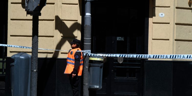 Detuvieron a un hombre por las amenazas de bomba en las embajadas de Israel y EEUU