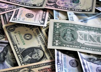 El dólar subió 0,63% y se afirmó en la franja de los $39