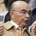 El Gobierno impulsa una acción judicial contra el magnate Joe Lewis