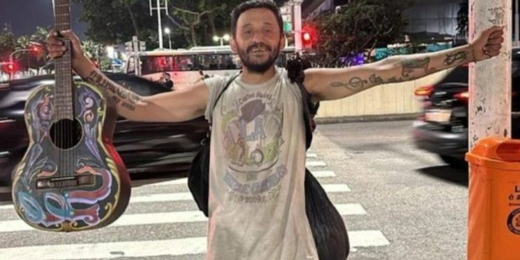 El hincha de Boca que fue caminando a Río de Janeiro, llegó a Copacabana