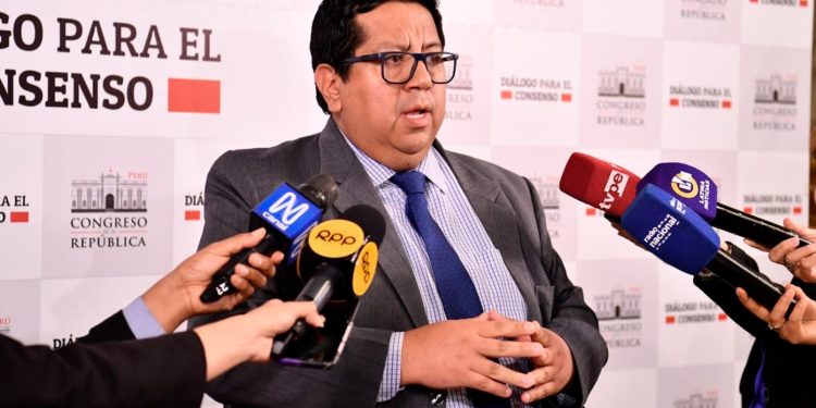El ministro de Finanzas de Perú reconoció que el país está en recesión económica