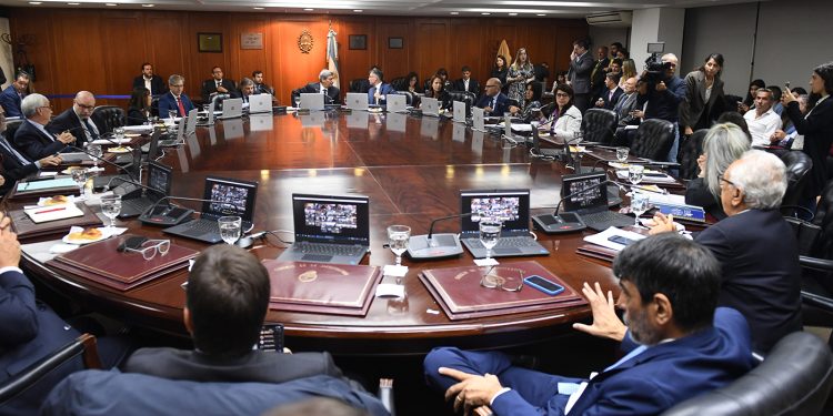 El Presidente firmó el decreto que designó a la jueza Figueroa