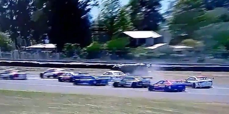 El video del impactante choque y vuelco en el Top Race en Paraná