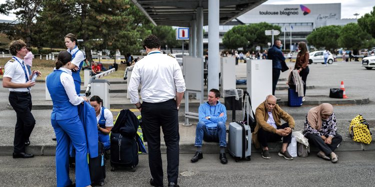 Evacuaron seis aeropuertos de Francia ante un posible atentado