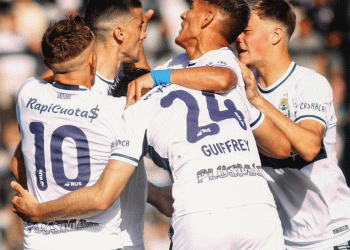 Gimnasia ganó un partido clave para salir del fondo