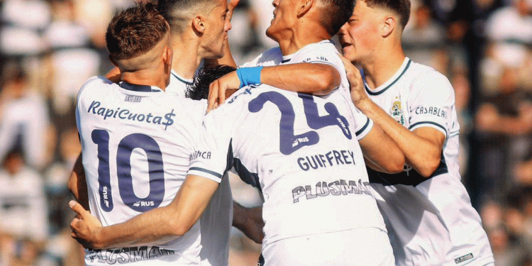 Gimnasia ganó un partido clave para salir del fondo