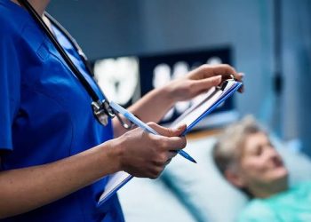 Google se mete en la atención médica: se podrá buscar el historial de pacientes con inteligencia artificial