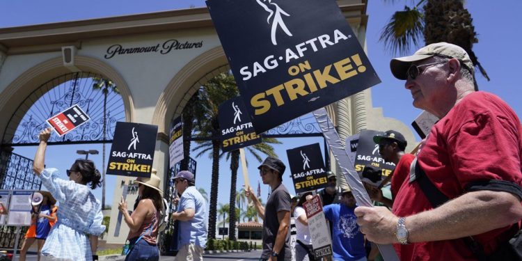 Huelga en Hollywood: los actores y los estudios seguirán negociando