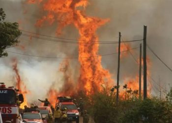 Incendios en Córdoba: en Villa Carlos Paz evacuaron un colegio y preparan alojamientos para los que debieron abandonar sus casas