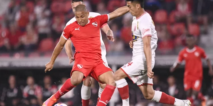 Independiente recibe a Barracas Central: horario, TV y formaciones