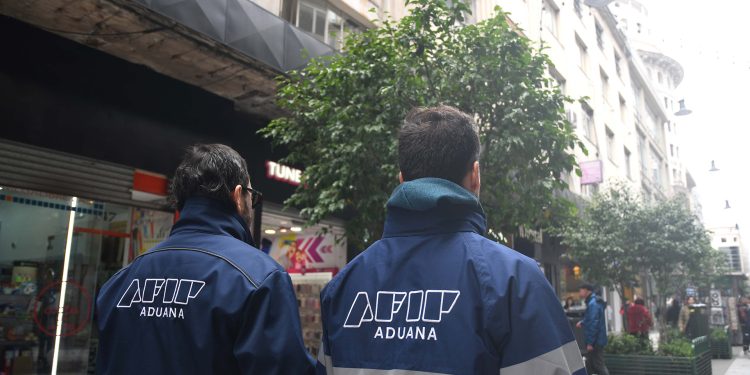Investigan un supuesto vínculo entre “cuevas” y fraudes en importaciones y exportaciones