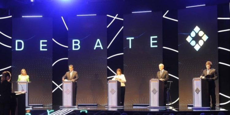Irónicas muecas, mano dura y chicanas: los cruces más importantes del segundo debate presidencial