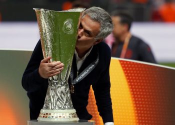 José Mourinho atacó al “Papu” Gómez con su filosa ironía