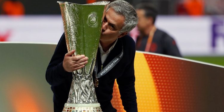 José Mourinho atacó al “Papu” Gómez con su filosa ironía