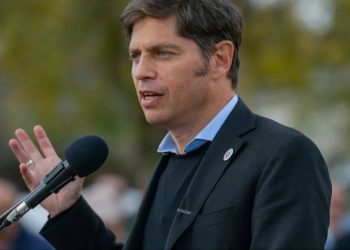 Kicillof fulminó a Milei: “La dolarización es bajar salarios, devaluar, privatizar , endeudar y ajustar”