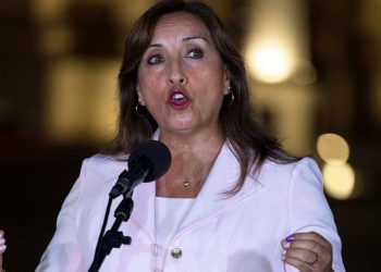 La presidenta peruana decretó el estado de sitio en el centro de Lima