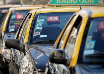 La tarifa de taxis aumenta 25% y pasa a $ 54,80 la ficha y 548 la bajada de bandera