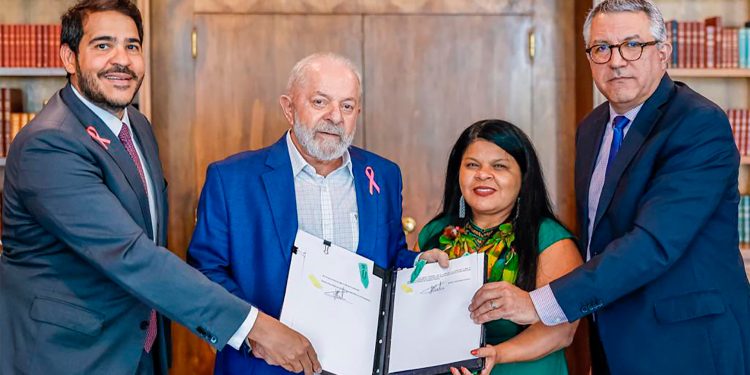 Lula vetó una ley incentivada por el agronegocio que ponía en riesgo las tierras indígenas