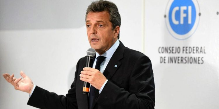 Massa, a las petroleras: «Si el martes a la noche no está resuelto el abastecimiento de nafta, no van a poder exportar»
