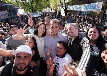 Massa, Kicillof y Máximo Kirchner encabezan la caravana del PJ en La Matanza