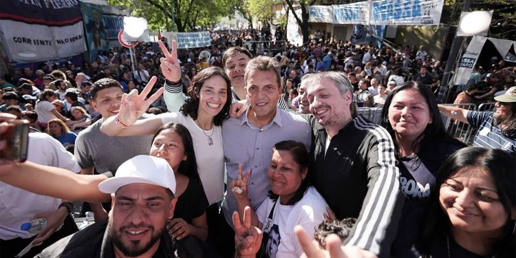 Massa, Kicillof y Máximo Kirchner encabezan la caravana del PJ en La Matanza