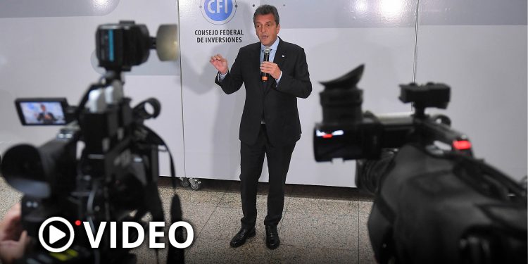Massa rechazó “los acuerdos de cúpulas” de partidos y llamó a un “gobierno de unidad”
