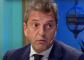 Massa reiteró que su gobierno será de unidad nacional y llamó a “votar con la bandera”