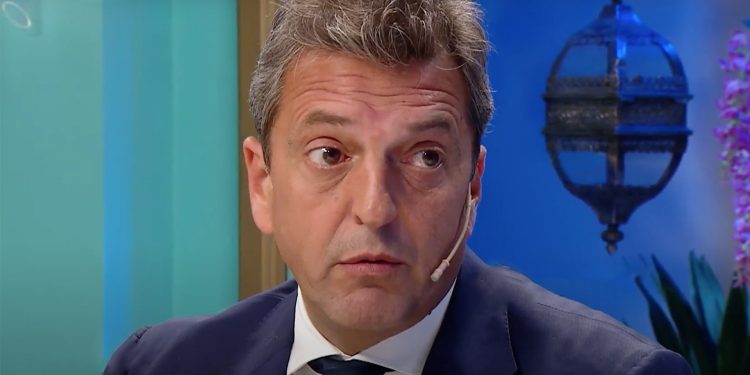 Massa reiteró que su gobierno será de unidad nacional y llamó a “votar con la bandera”