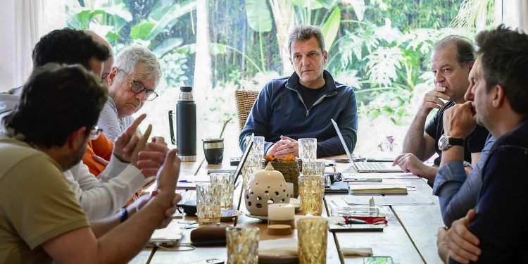 Massa se reunió en Tigre con integrantes del gabinete económico