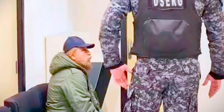 Mató a su pareja embarazada, estuvo prófugo 22 años, se entregó y pide que lo liberen