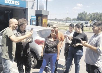 Milei, ahora preocupado por escrutinio y fiscales, reclama más control en balotaje