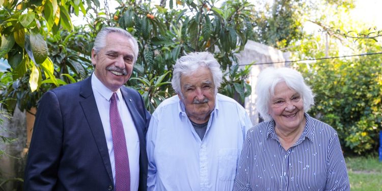 Mujica llamó a “cuidar el mercado interno” por la diferencia cambiaria con Argentina