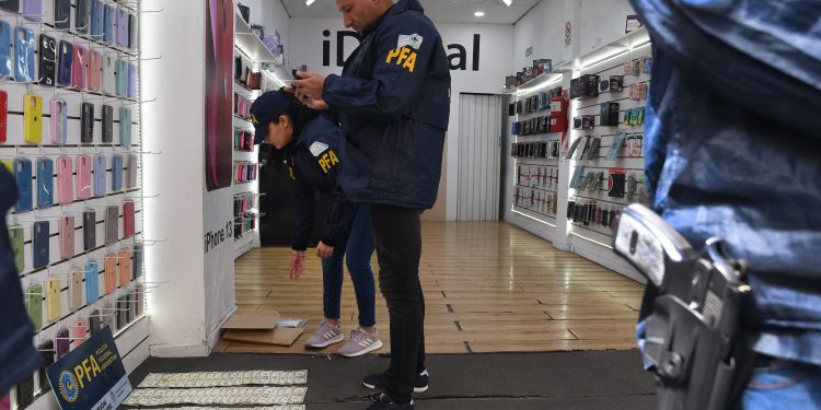 Nuevos operativos para evitar maniobras con el dólar: decomisaron US$800 mil en efectivo