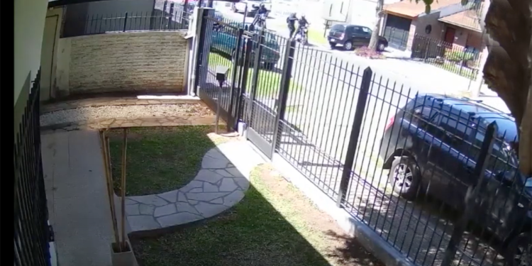 Retiró 15 mil dólares de un banco y lo asaltaron cuando regresaba a su oficina