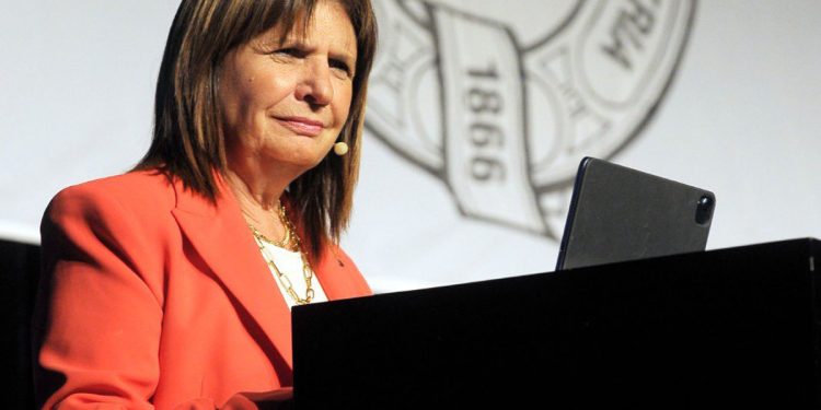 Rotundo rechazo de juristas y académicos a la idea de Bullrich de grabar conversaciones en cárceles