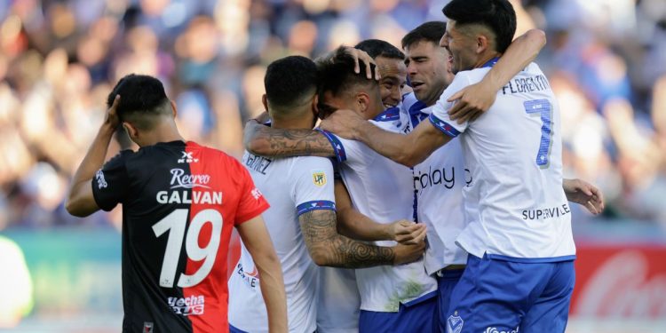 A todo o nada: Colón cayó con Vélez y jugará un desempate ante Gimnasia para evitar el descenso