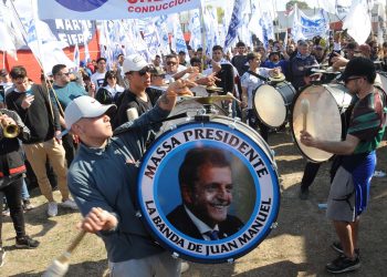 Agrupaciones peronistas bonaerenses respaldaron la candidatura de Massa