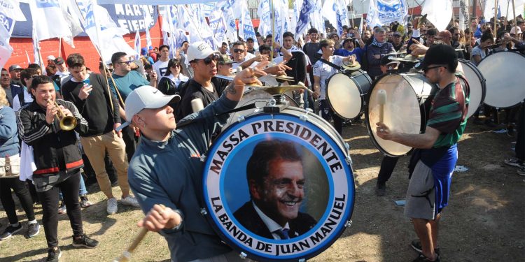 Agrupaciones peronistas bonaerenses respaldaron la candidatura de Massa