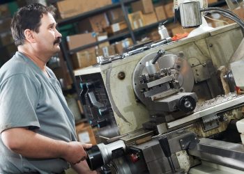 Baja interanual del 3,6% en la actividad industrial y del 4,5% en la construcción