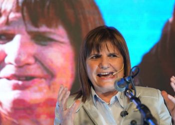 Bullrich llamó a sus fiscales a defender el voto de Milei con “el cuchillo entre los dientes”