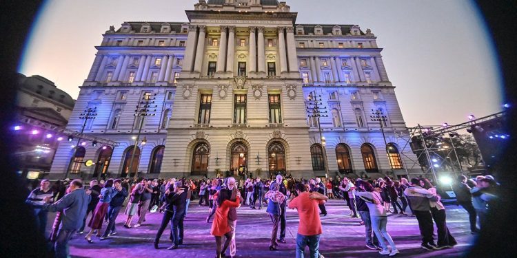 Centros culturales y museos rendirán homenaje este jueves al tango
